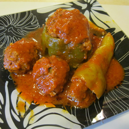 stued peppers in tomato sauce